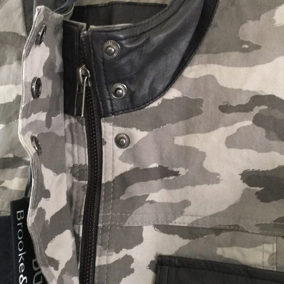 Brooke & Goldie jacket. NWT. Canvas body. Leather trim. Black/gray camo print. S - Picture 5 of 6
